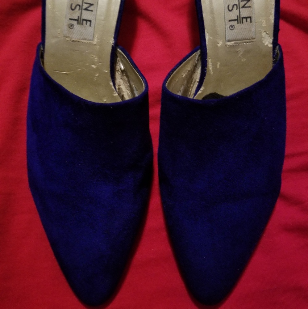 BLUE SUEDE MULES